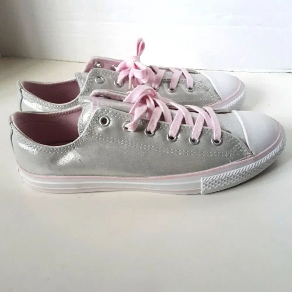 Converse Junior Big Girl Sneaker size 6